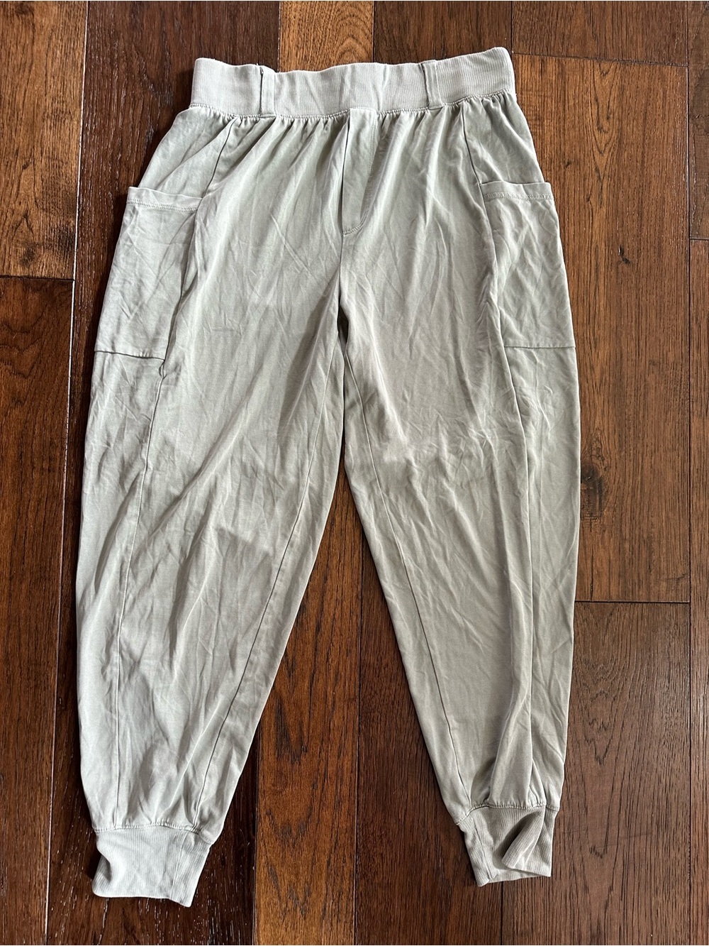 Aerie Women’s Light Sage Green Lightweight Jogger Pants- size Small
